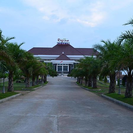 Regina Hotel Pemalang Εξωτερικό φωτογραφία
