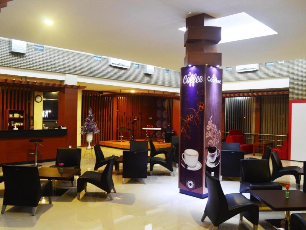 Regina Hotel Pemalang Εξωτερικό φωτογραφία