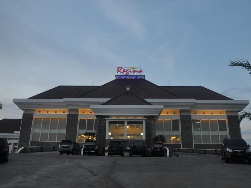 Regina Hotel Pemalang Εξωτερικό φωτογραφία