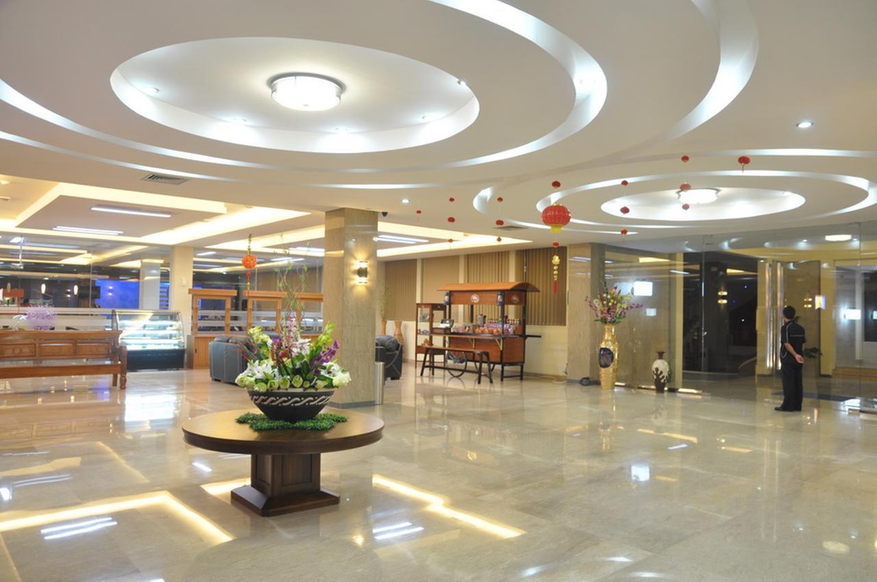 Regina Hotel Pemalang Εξωτερικό φωτογραφία