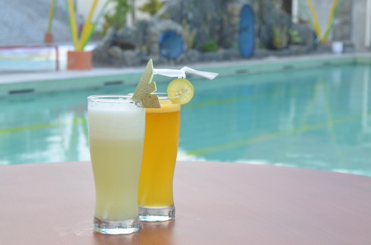 Regina Hotel Pemalang Εξωτερικό φωτογραφία