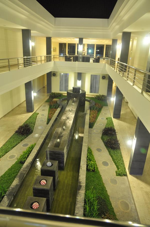 Regina Hotel Pemalang Εξωτερικό φωτογραφία