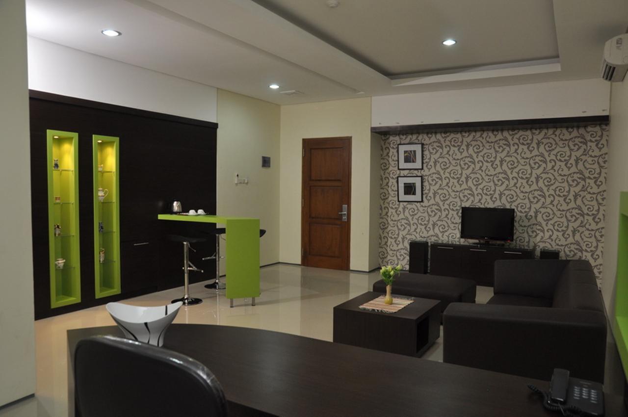 Regina Hotel Pemalang Εξωτερικό φωτογραφία