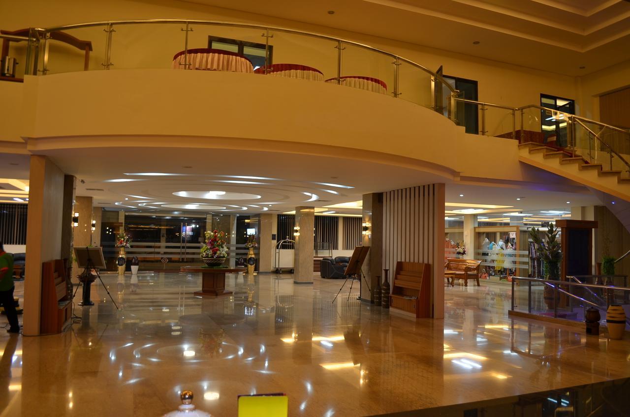 Regina Hotel Pemalang Εξωτερικό φωτογραφία