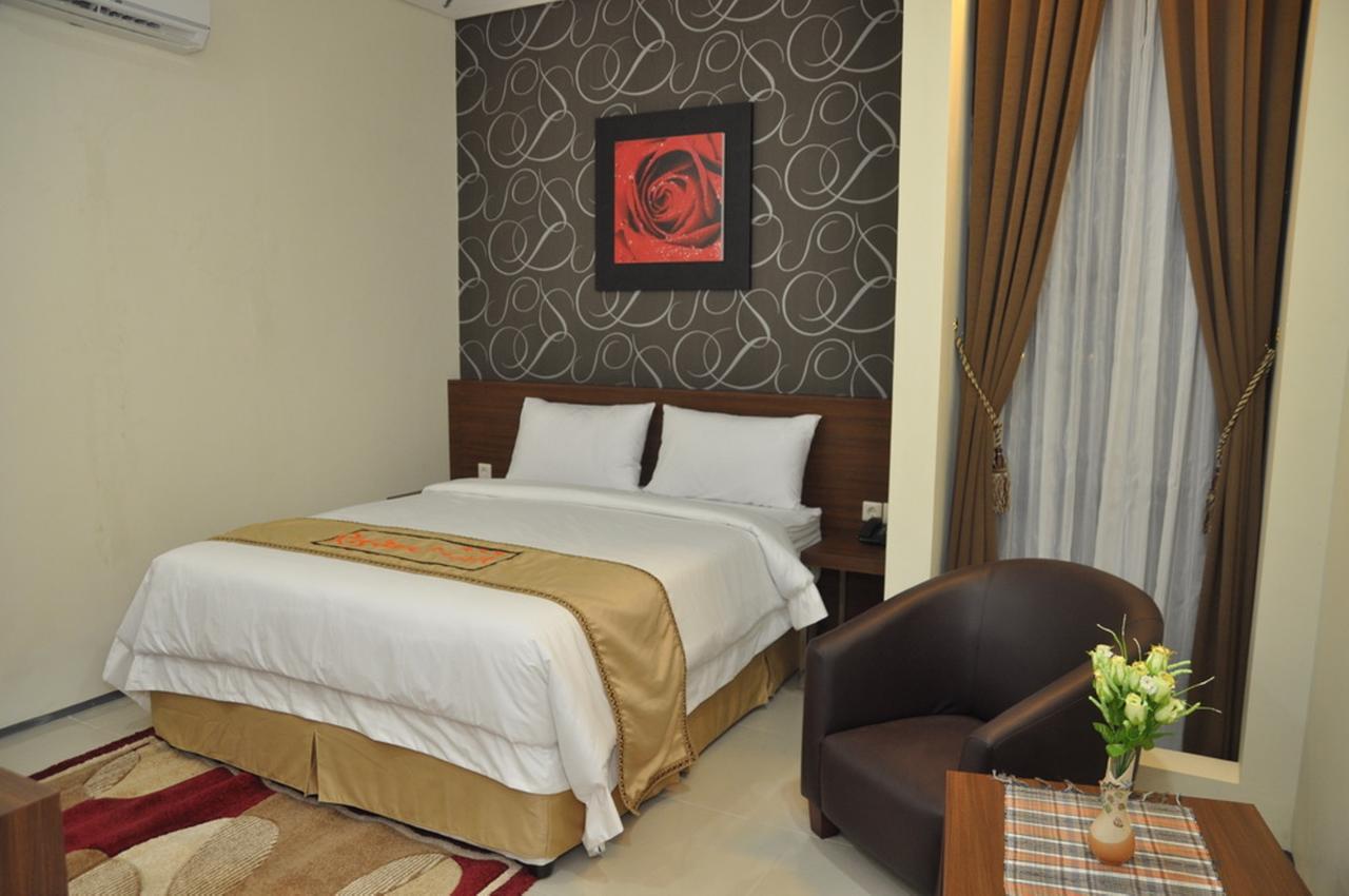 Regina Hotel Pemalang Εξωτερικό φωτογραφία