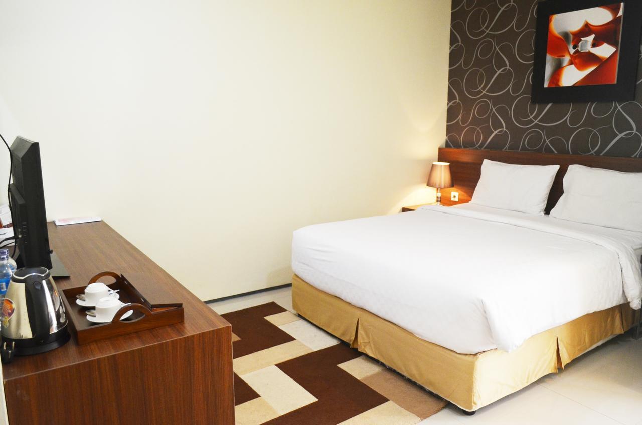 Regina Hotel Pemalang Εξωτερικό φωτογραφία