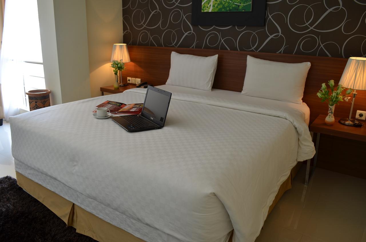 Regina Hotel Pemalang Εξωτερικό φωτογραφία